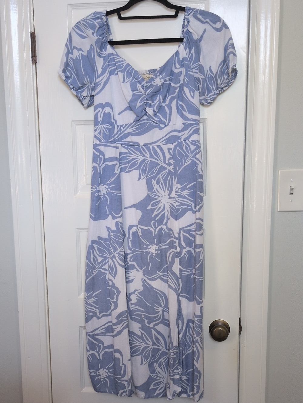 Linen blend Blue and White Floral Puff-Sleeve Dress
